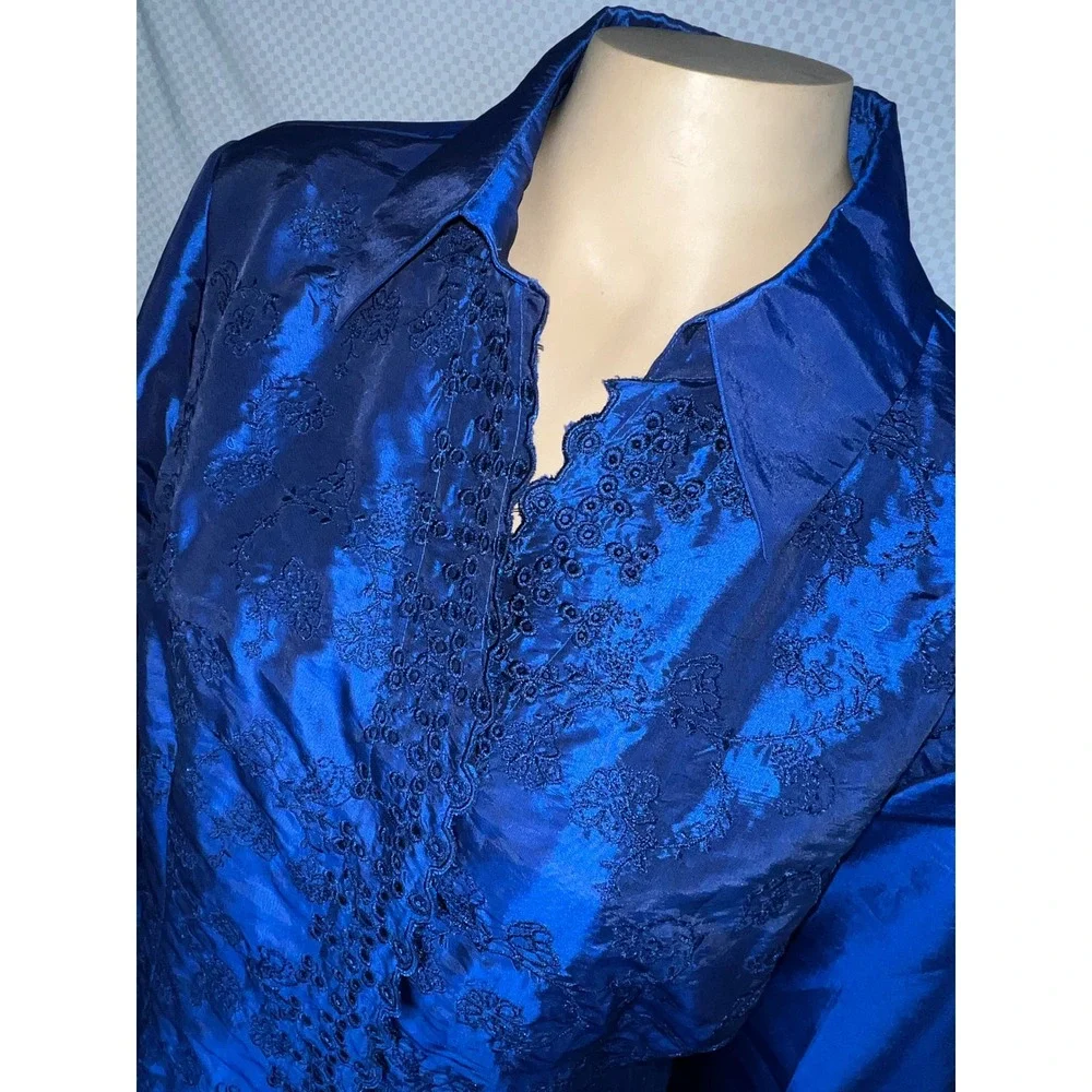 Coldwater Creek Royal Blue Embroidered Eyelet Button Up Blouse Medium 3/4 Sleeve - Picture 2 of 10